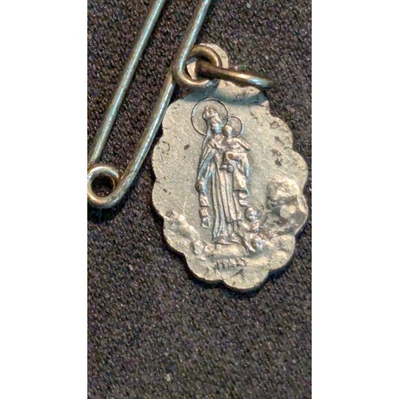 vintage 30 Scapular Of Jesus Sacred Heart  Our Lady Of Mount Carmel Medal Pins - Picture 5 of 7